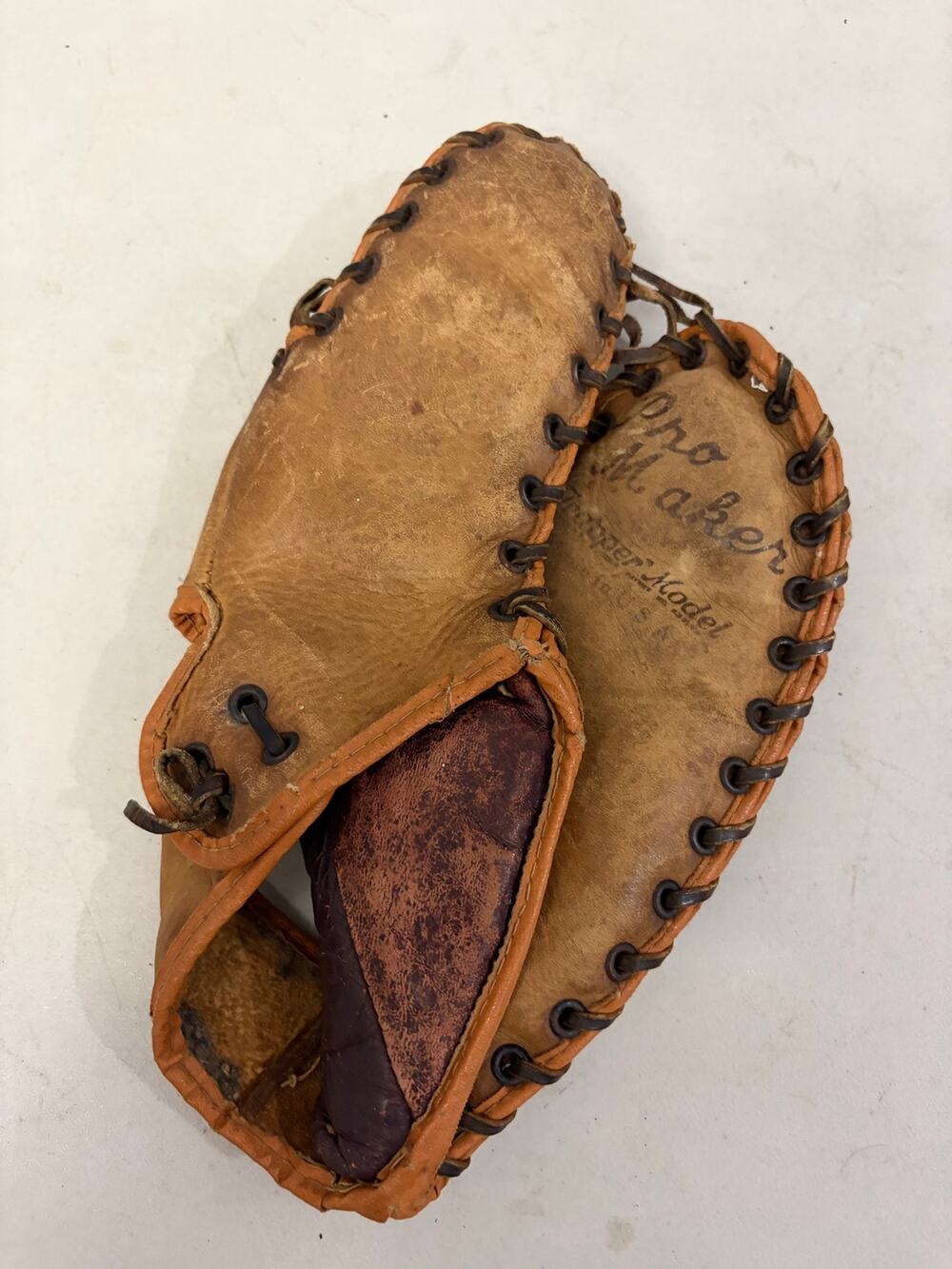 ANTIQUE GIL HODGES DENKERT LEATHER BASEBALL GLOVE MODEL ST7